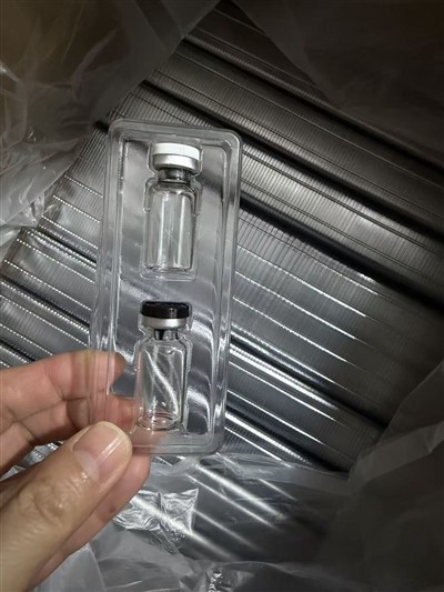 2 iepakojumu 3 ml flakona plastmasas paplāte